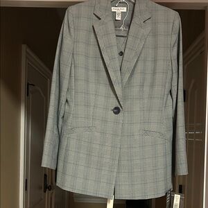 Amanda Smith blue and gray checkered suit